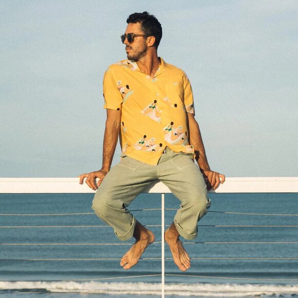 Duvin Beach Day Button Up Shirt ASO John B in Outer Banks - Picture 2 of 12